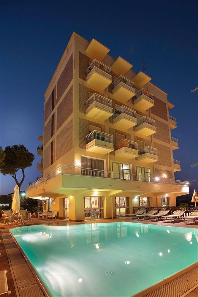 Hotel David Ravenna Bagian luar foto